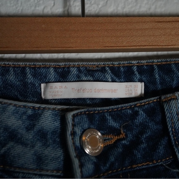 Zara TRF High Rise Distressed Raw Hem Denim Fish Net Ripped Knee Jeans Size 4 - Picture 5 of 9